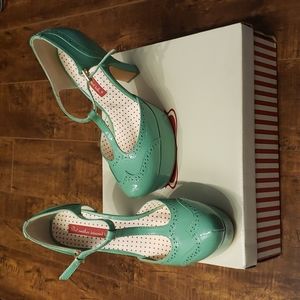 Mint patent vegan leather platform heels, size US 8